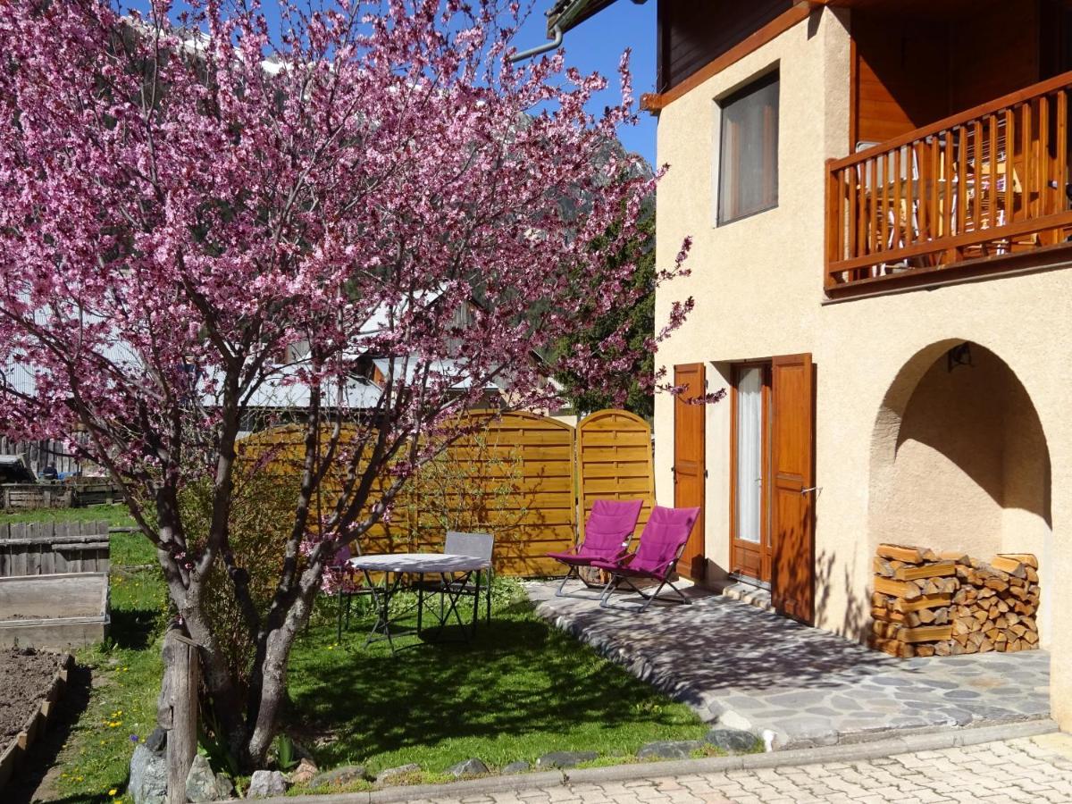 La Saume Apartment Ceillac Bagian luar foto